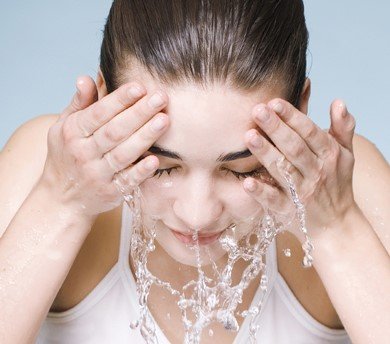 Điểm danh 5 loại sữa rửa mặt không chỉ làm sạch sâu mà còn hỗ trợ điều trị mụn