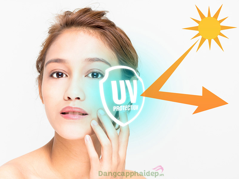 Kem chống nắng bảo vệ da chống lại tác hại tia UV.