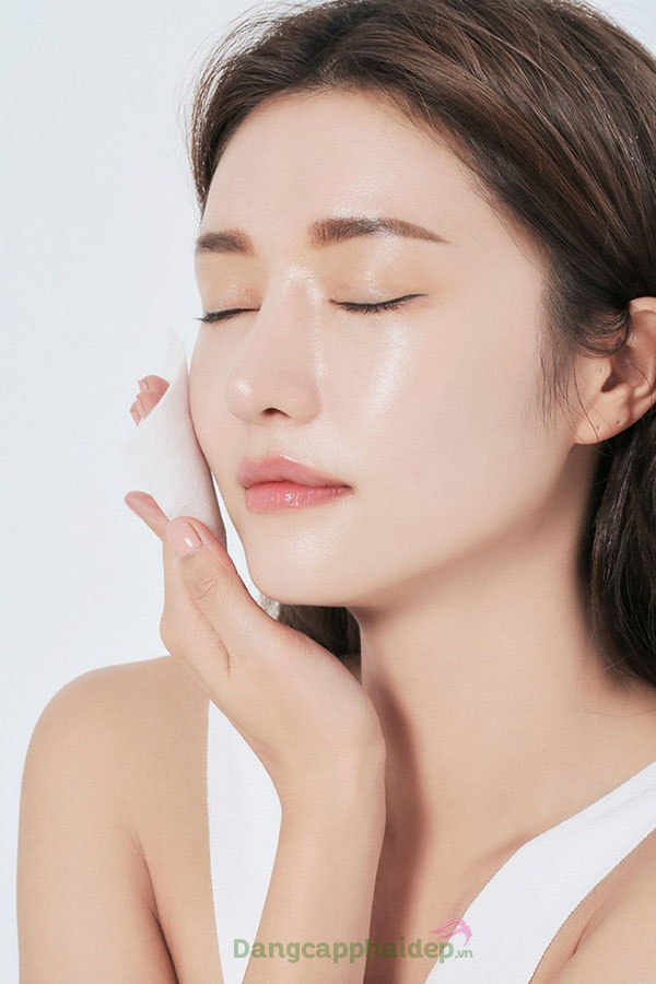 Tức tốc làm dịu mát da, dưỡng da căng mịn tự nhiên khi đắp mặt nạ dưỡng ẩm Être Belle SkinTherapy Moisture Mask.