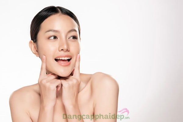 Bổ sung collagen thiếu hụt, làm mờ nếp nhăn, dưỡng da săn chắc, căng khỏe hơn khi sử dụng mặt nạ kem Être Belle Collagen Cream Mask.