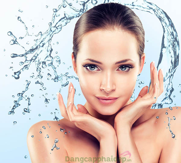 Làm sạch da với sữa rửa mặt là 1 trong các bước chăm sóc da cực kì quan trọng.
