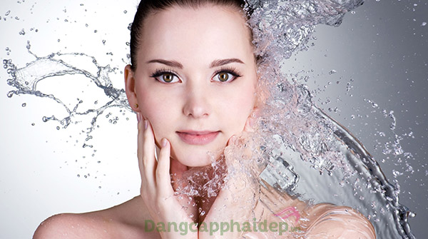 Làm sạch da là bước đệm cho quá trình chăm sóc da trẻ khỏe dài lâu.