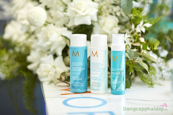 Dầu gội Color Continue Shampoo nằm trong bộ sưu tập Color Complete mới nhất của Moroccanoil.