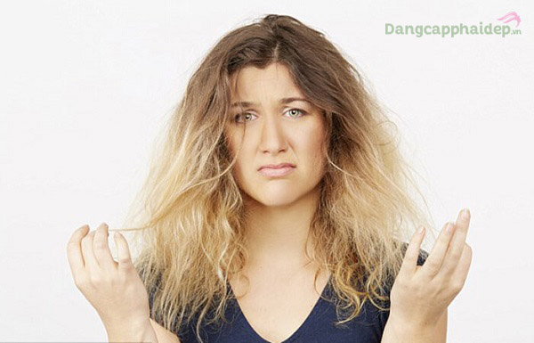 Mái tóc dễ bị xơ rối, quăn và vểnh phải làm sao?