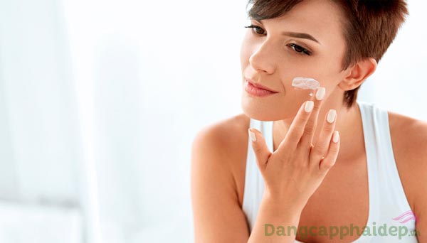 Bổ sung kem dưỡng da vào ban đêm là "bí quyết" để phục hồi và tái tạo làn da tươi trẻ hiệu quả