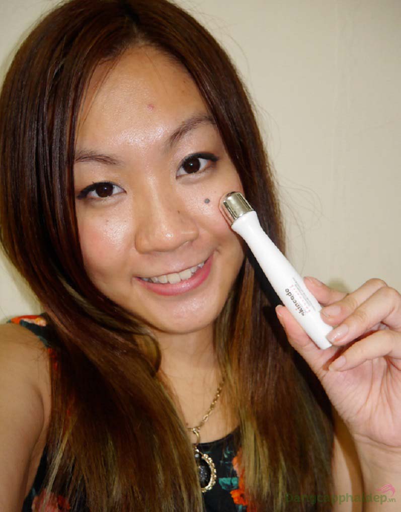 Khách hàng review bút nâng cơ trẻ hóa da vùng mắt Cellular Eye-Lift Power Pen