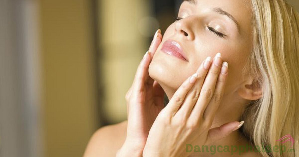 Sử dụng serum dưỡng da vào mỗi sáng và tối để đạt hiệu quả nhanh chóng