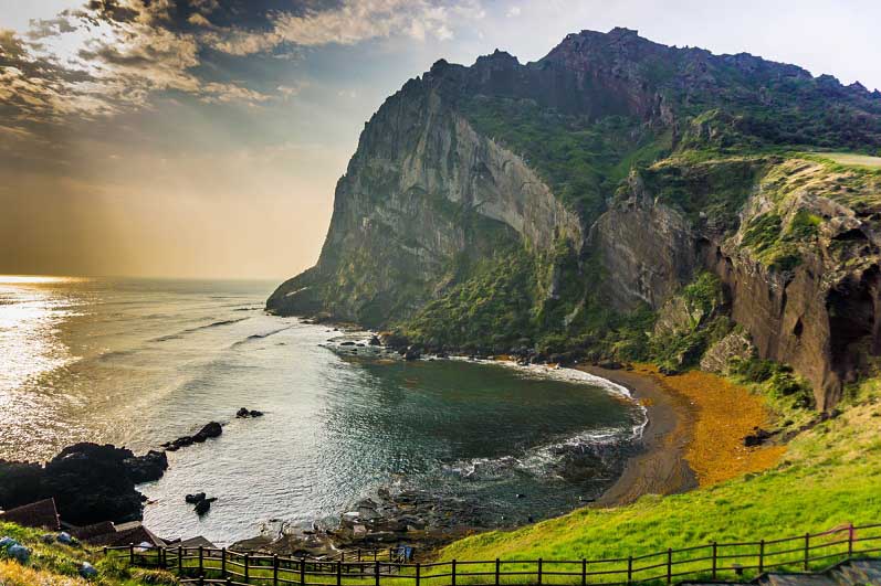 Nước núi lửa Jeju giúp cấp ẩm sâu cho da