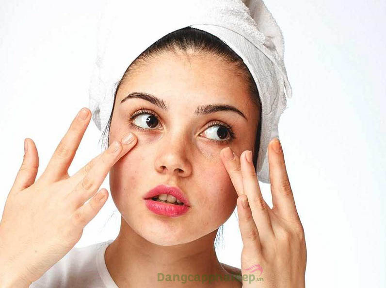 Sử dụng sản phẩm khi làn da có tình trạng mẫn đỏ, kích ứng hay xuất hiện các dấu hiệu lão hóa sớm