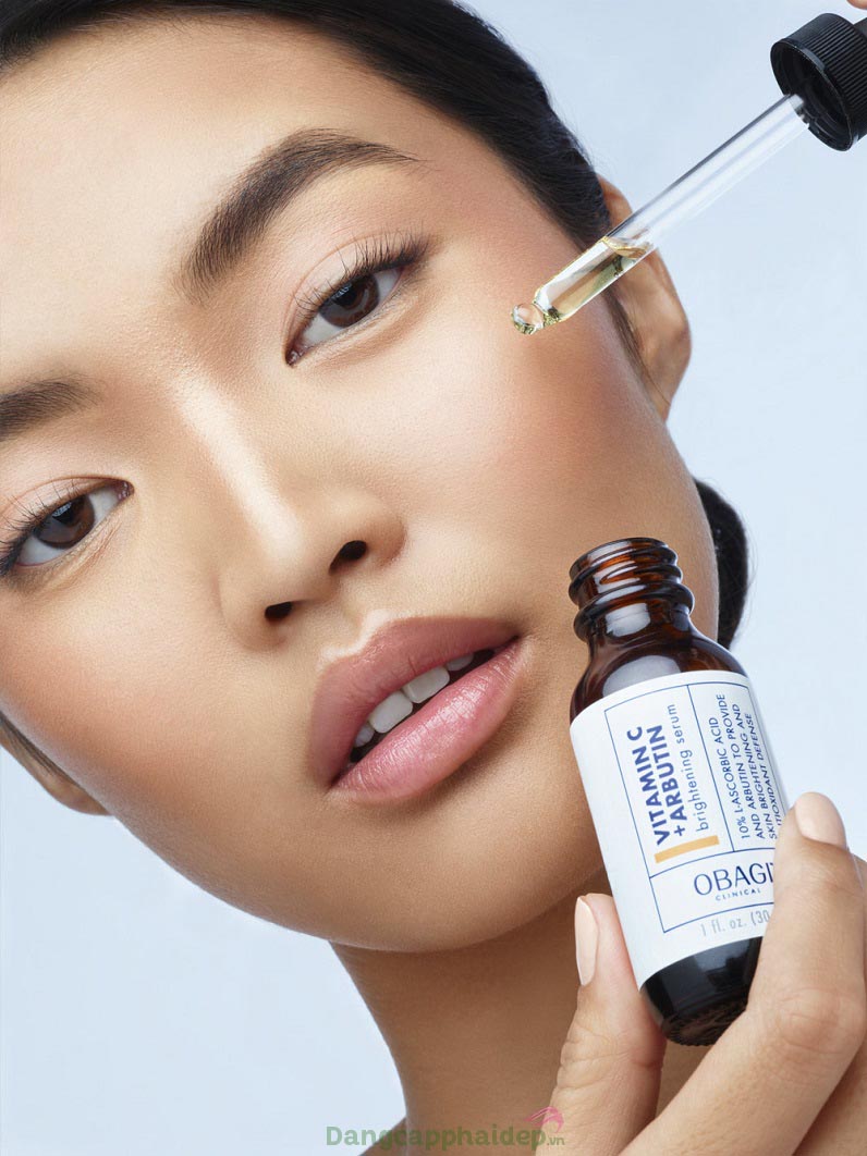 Dưỡng da mỗi ngày với serum dưỡng trắng Obagi Clinical Vitamin C+ Arbutin Brightening Serum để duy trì làn da sáng đẹp, tươi tắn lâu dài