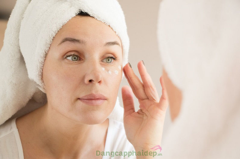 Đạt hiệu quả chăm sóc da vùng mắt tốt nhất khi sử dụng gel dưỡng mắt 2 lần/ngày vào sáng và tối