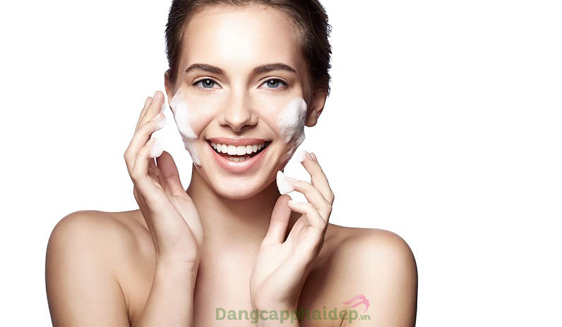 Sữa rửa mặt Mesoestetic Purifying Mousse thiết kế dạng bọt, thích hợp cho da mụn, da viêm tiết bã..