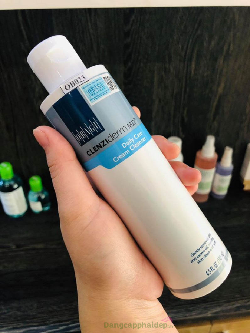 Không khó vì đã có sữa rửa mặt Obagi CLENZIderm MD Daily Care Cream Cleanser dành riêng cho da khô bị mụn