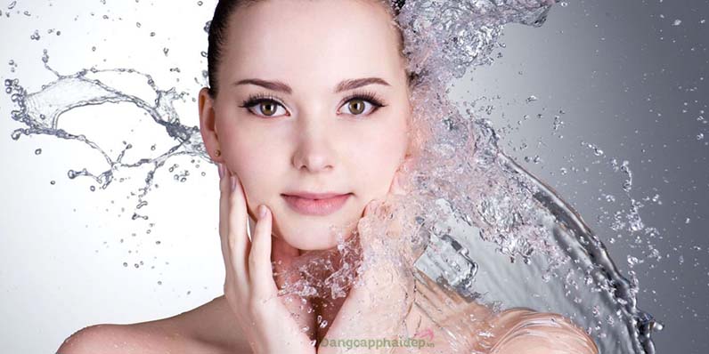 Lớp da ngoài cùng chiếm 20-30% lượng nước của cơ thể, lớp màng đó giữ ẩm cho da.
