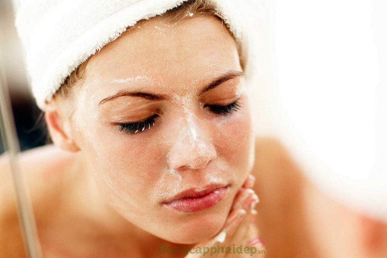 Dùng gel rửa mặt 2 lần/ngày vào sáng và tối để tăng tối đa hiệu quả làm sạch da