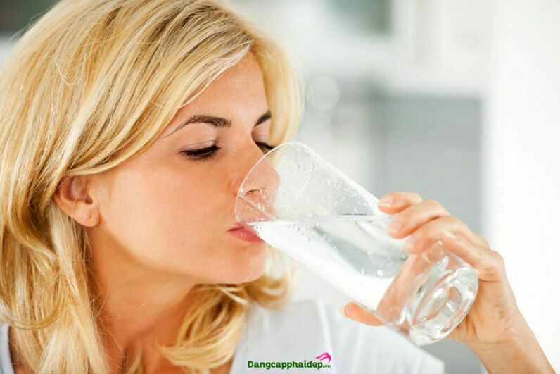  uống nước muối buổi sáng giảm cân
