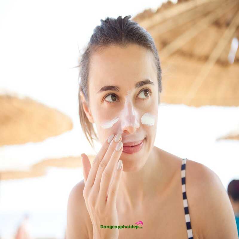 Để da không bị tổn thương. Bôi kem chống nắng là bước không thể trong quy trình chăm sóc da mỗi ngày.