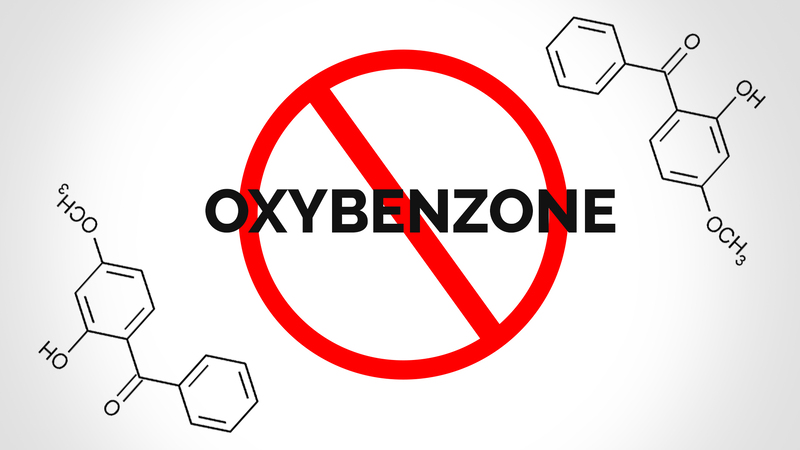 Oxybenzone là thành phần chống nắng gây tranh cãi; khuyến cáo là không tốt cho mẹ bầu.