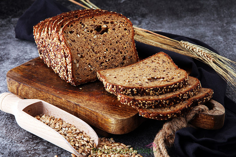 Bánh mì ngũ cốc nguyên hạt rất tốt cho việc giảm cân.