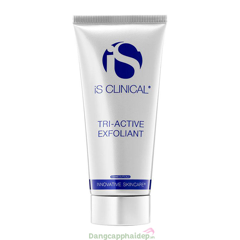 Kem tẩy tế bào chết iS Clinical Tri-Active Exfoliant chiết từ hạt đủ đủ và acid salicylic giúp làm sạch da nhẹ nhàng.