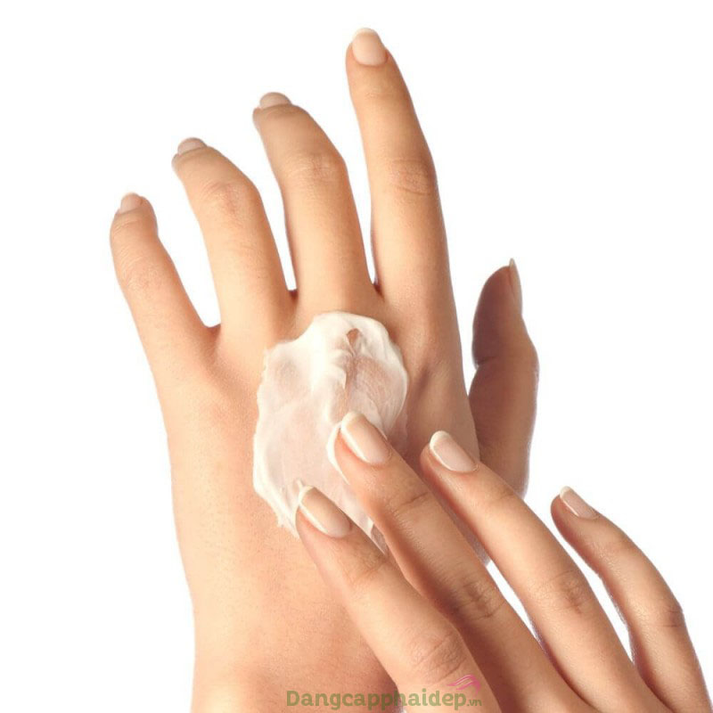 Có thể bôi kem Make-Peace Hand Cream suốt cả ngày hoặc làm mặt nạ dưỡng tay qua đêm.