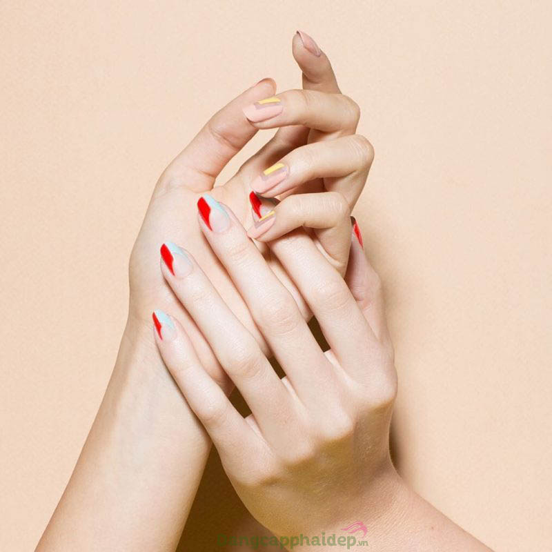 Đôi bàn tay không còn cảm giác khô ráp, nhăn nheo khi duy trì sử dụng kem dưỡng tay hằng ngày.