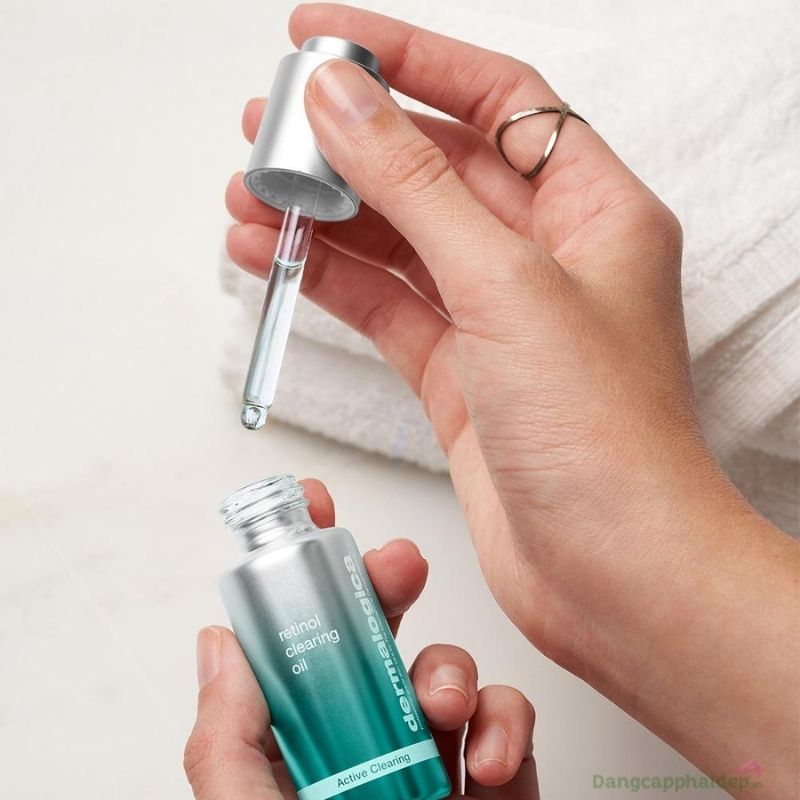 Dermalogica Retinol Clearing Oil là dòng dầu dưỡng đầu tiên có sự kết hợp Retinol & Axit salicylic.