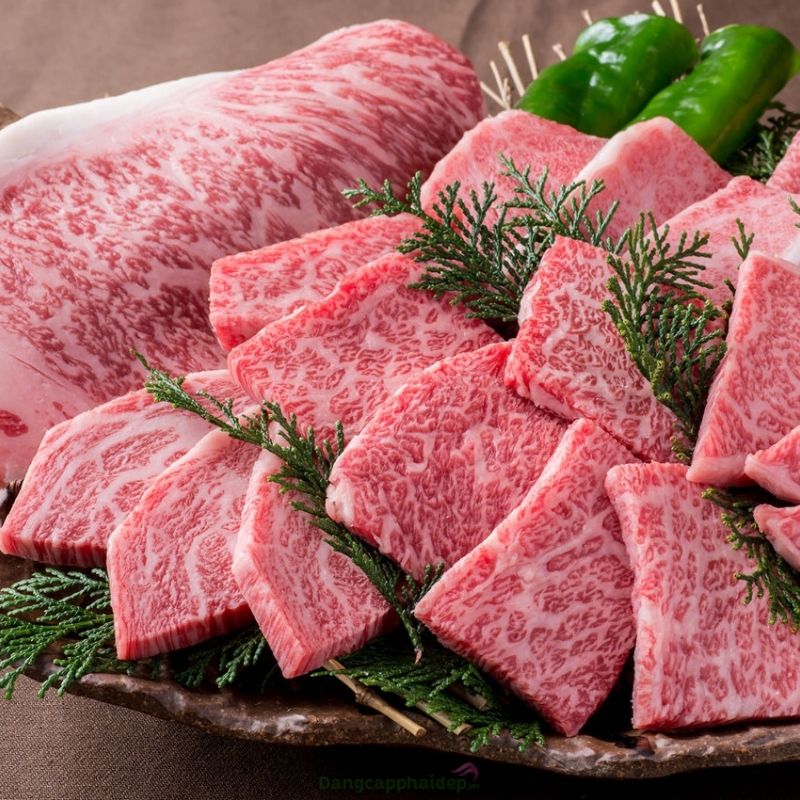 Có thể chế biến nhiều món ngon cao cấp từ thịt bò Wagyu Hitachi - Striploin (thăn lưng cuối)